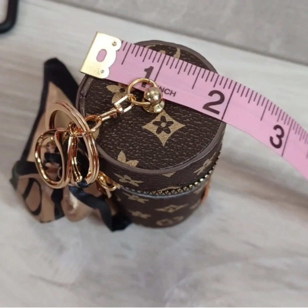 MINI RETRO BROWN PORTABLE TRAVEL ZIPPER KEY CHAIN CASE FOR STORAGE & SCARF. NEW. - Picture 6 of 8